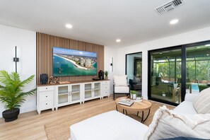 Smart TV, foosball, table tennis, offices - Resort-Style Oasis, 7 min Walk to Beach/JW Marriott (Marco Island)