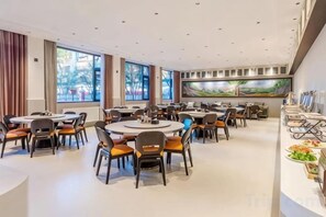 Dining - Ruili Elong R.YUN Hotel (Ruili Tourism Pedestrian Street) (Ruili)