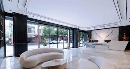 Ruili Elong R.YUN Hotel (Ruili Tourism Pedestrian Street)