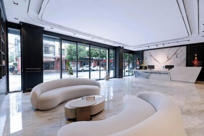 Ruili Elong R.YUN Hotel (Ruili Tourism Pedestrian Street)