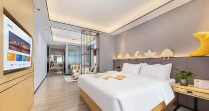 Ruili Elong R.YUN Hotel (Ruili Tourism Pedestrian Street)