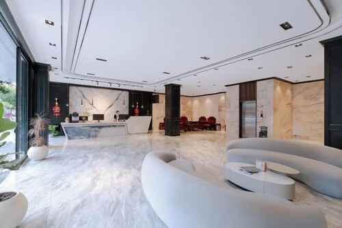 Ruili Elong R.YUN Hotel (Ruili Tourism Pedestrian Street)