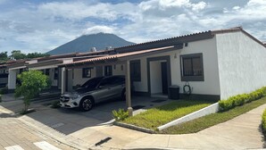 A modern building with a carport and a mountain in the background. - Beautiful house in the most exclusive area of ​​San Miguel (San Miguel)