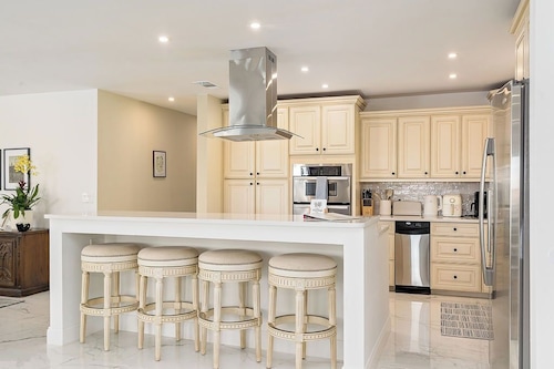 Hollingsworth Heights, Spacious 3 Bed Retreat, Lake View, Family Friendly