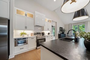 Micro-ondes, four, plaque de cuisson, lave-vaisselle