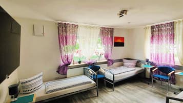 2 Schlafzimmer, Schreibtisch, Bügeleisen/Bügelbrett, kostenloses WLAN