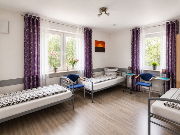 2 bedrooms, desk, iron/ironing board, free WiFi - Gartenblick - EG-Wohnung für bis zu 6 Personen (Laupheim)