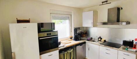 Frigorífic, microones, forn i placa de cuina