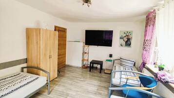 2 bedrooms, desk, iron/ironing board, free WiFi