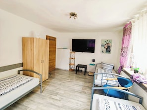 2 Schlafzimmer, Schreibtisch, Bügeleisen/Bügelbrett, kostenloses WLAN