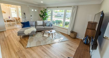 Entire Home • 4 Queen Beds • 10 Min to Drake Relays • Laundry • Gig-WiFi