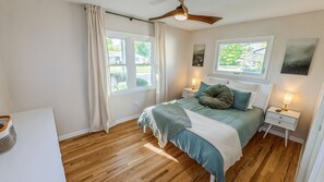 3 bedrooms, iron/ironing board, free WiFi, bed sheets