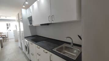 Frigorífic, microones, forn i placa de cuina