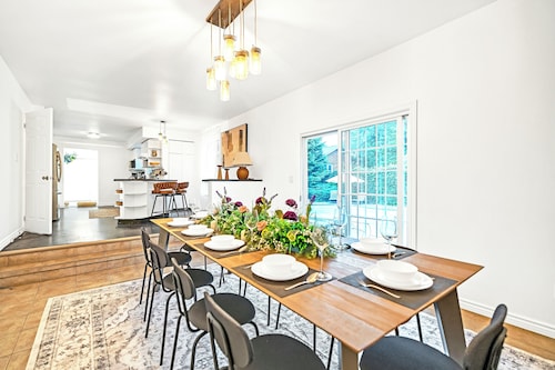 Luxury Old Town Escape With Pool and Hot Tub in Spacious House