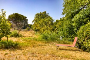Property grounds - Lovely Riverside Studio with shared pool and private terrace (Aspiran)