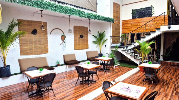 Dining - Economic queen-size-bed in the heart of Mérida. (Unknown)