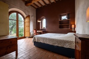 2 عدّة غرف نوم وواي فاي مجانًا وملاءات أسرّة