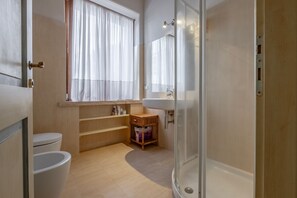 تجهيزات دش، مجففات شعر، مناشف