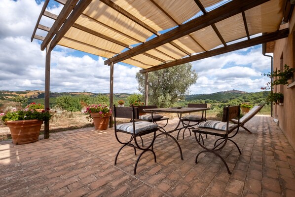 تناول الطعام بالخارج