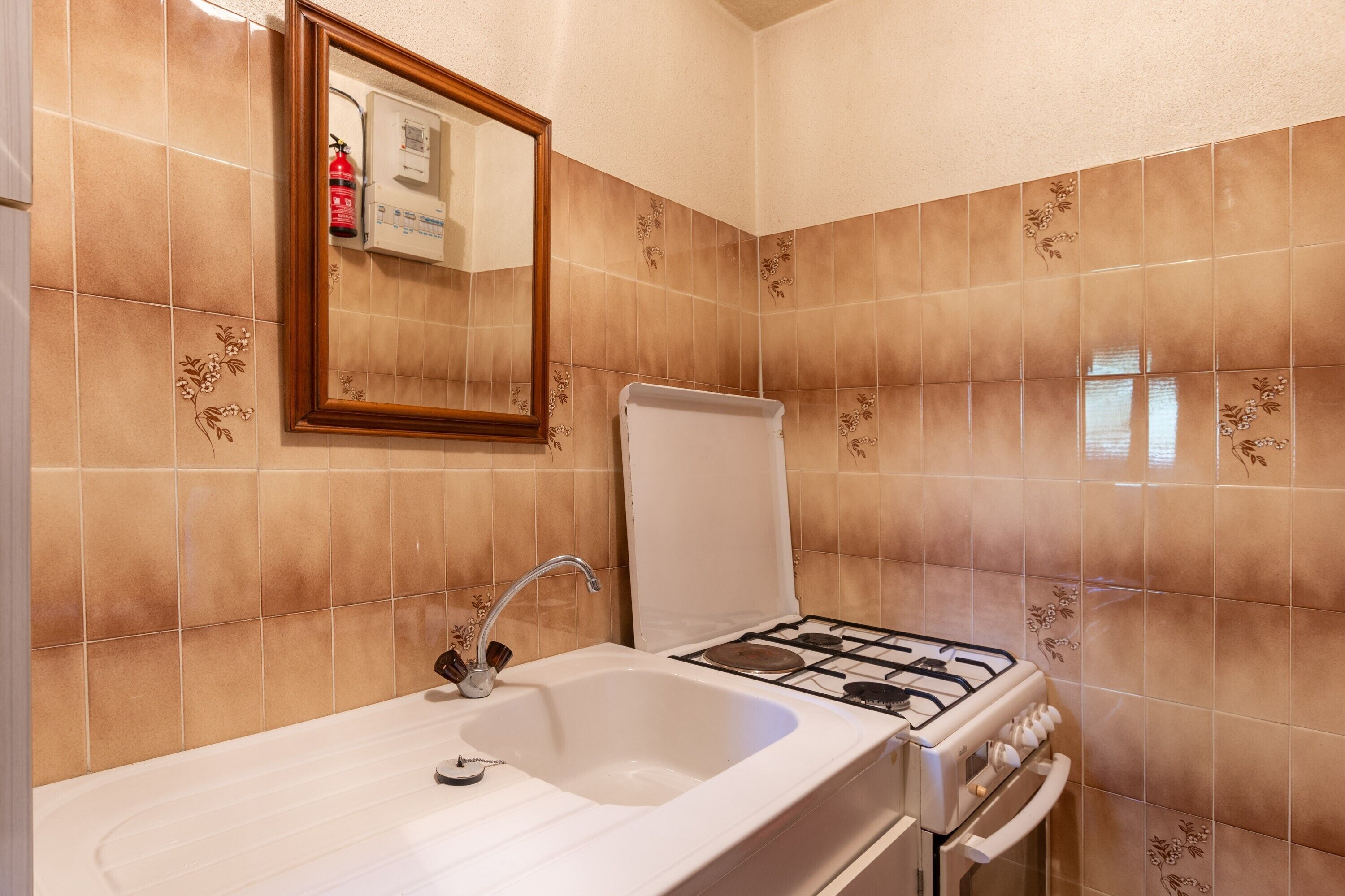 Kylskåp, mikrovågsugn, ugn och spishäll