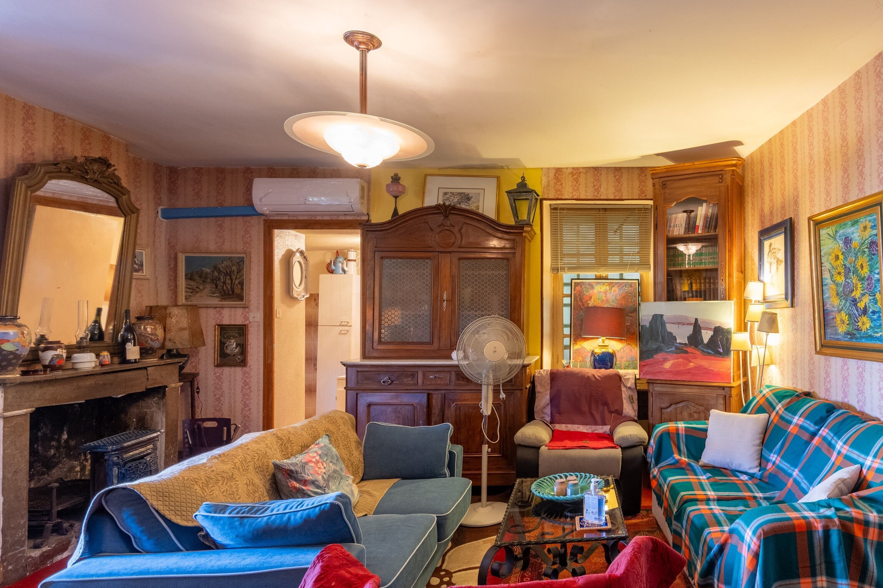 Televisión, mesa de ping pong