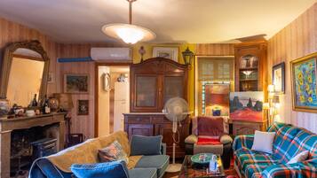 Televisión, mesa de ping pong