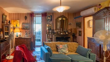 Télévision, table de tennis de table