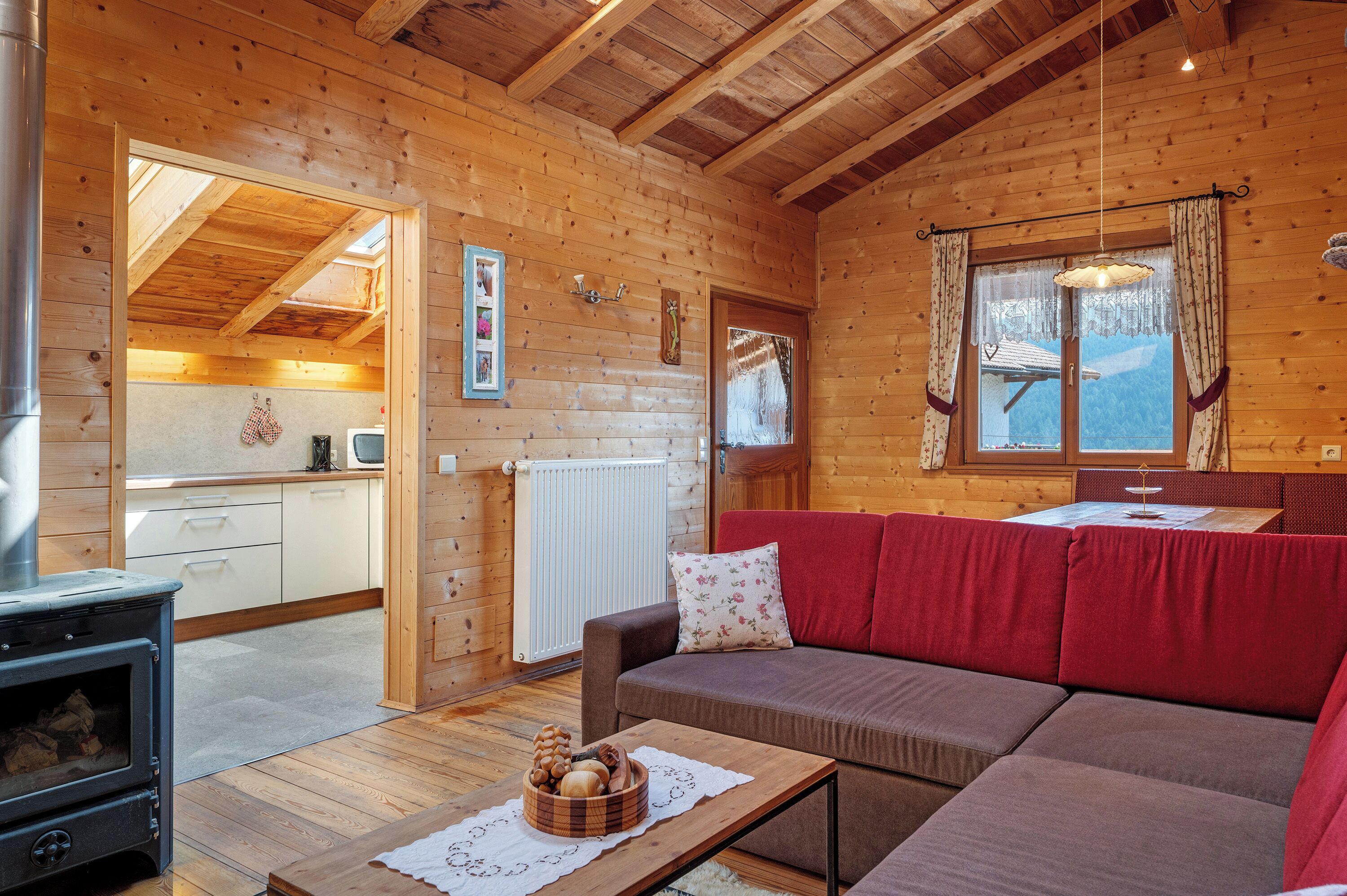 Fernseher, Kamin, Tischtennisplatte