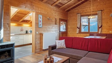 Fernseher, Kamin, Tischtennisplatte