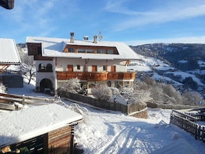 Exterior - Apartment 'Kornblume' with Mountain View, Shared Garden and Wi-Fi (Meltina)