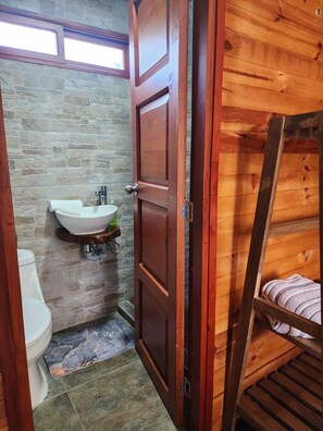 Bruser, håndklæder, Sæbe, Toiletpapir