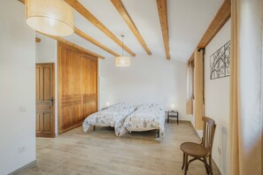 3 bedrooms, free WiFi, bed sheets