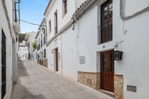 Exterior - Holiday Home 'Casa Manolo El Molinero' with Private Terrace, Balcony and Wi-Fi (El Gastor)