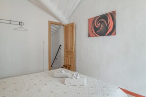 2 dormitorios, tabla de planchar con plancha, wifi gratis y ropa de cama