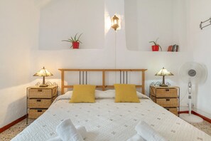 2 chambres, fer et planche à repasser, accès au Wi-Fi (inclus)