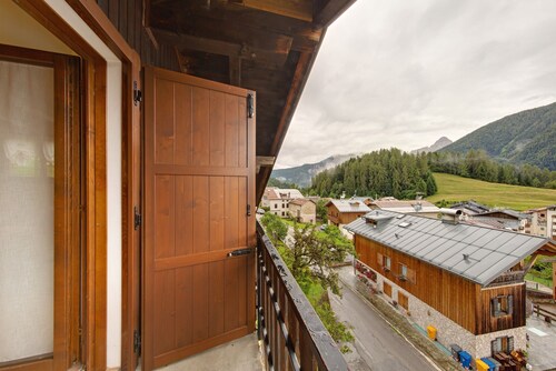 Apartment 'La Casa Dei Cervi - Mansarda' with Mountain View, Balcony and Wi-Fi