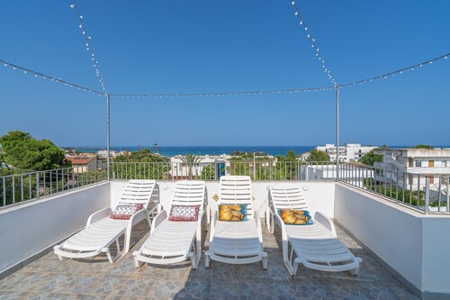 Apartment 'Re Di Denari' with Sea View, Wi-Fi and Air Conditioning