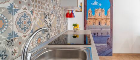 Frigorífic, microones, forn i placa de cuina