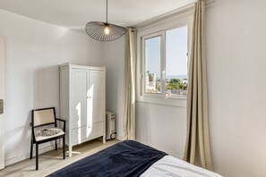 2 chambres, fer et planche à repasser, Wi-Fi gratuit, draps fournis