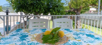 Apartment 'Donna Di Coppe' with Private Terrace, Wi-Fi and Air Conditioning