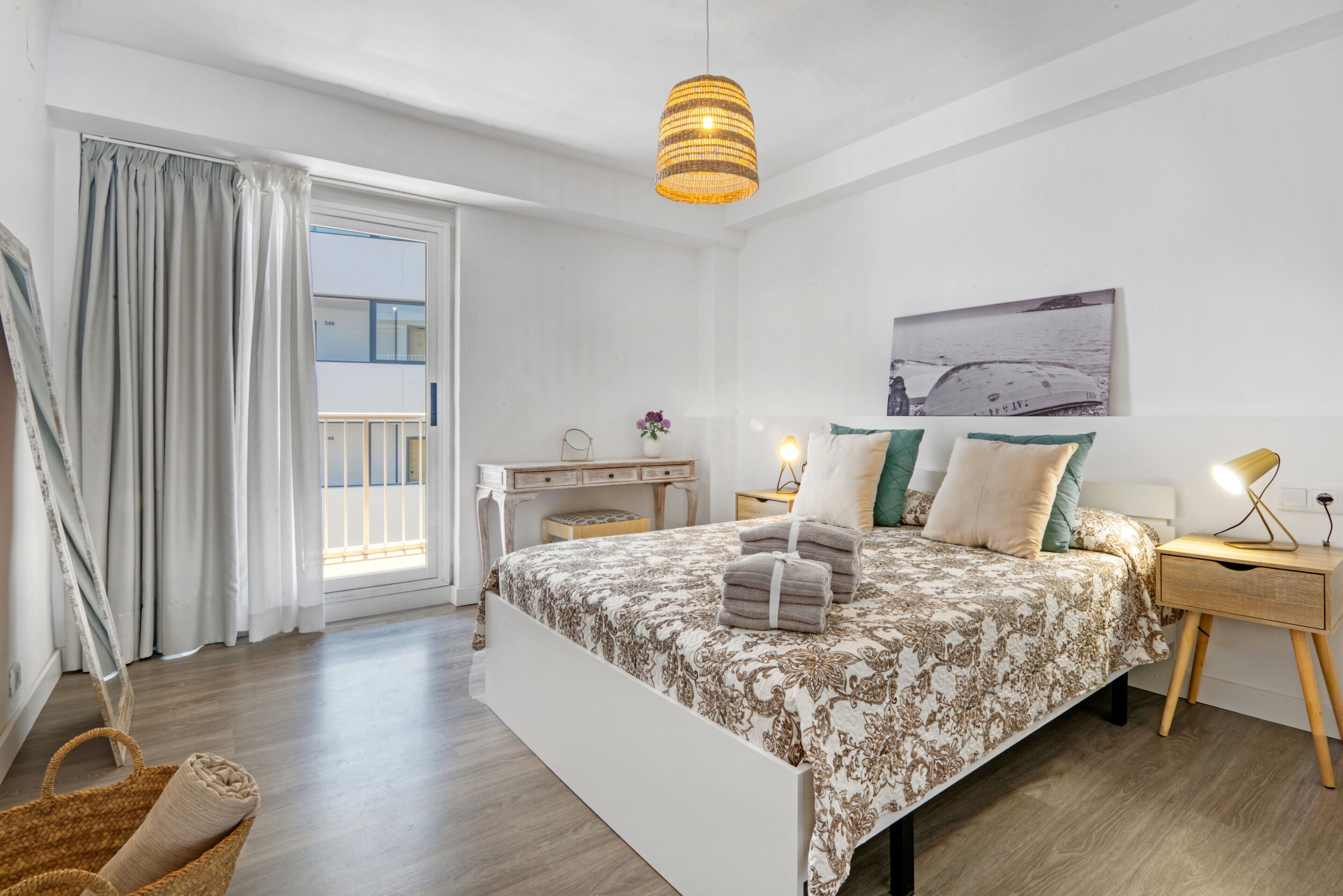 2 室のベッドルーム、アイロン / アイロン台、WiFi (無料)、ベッドシーツ