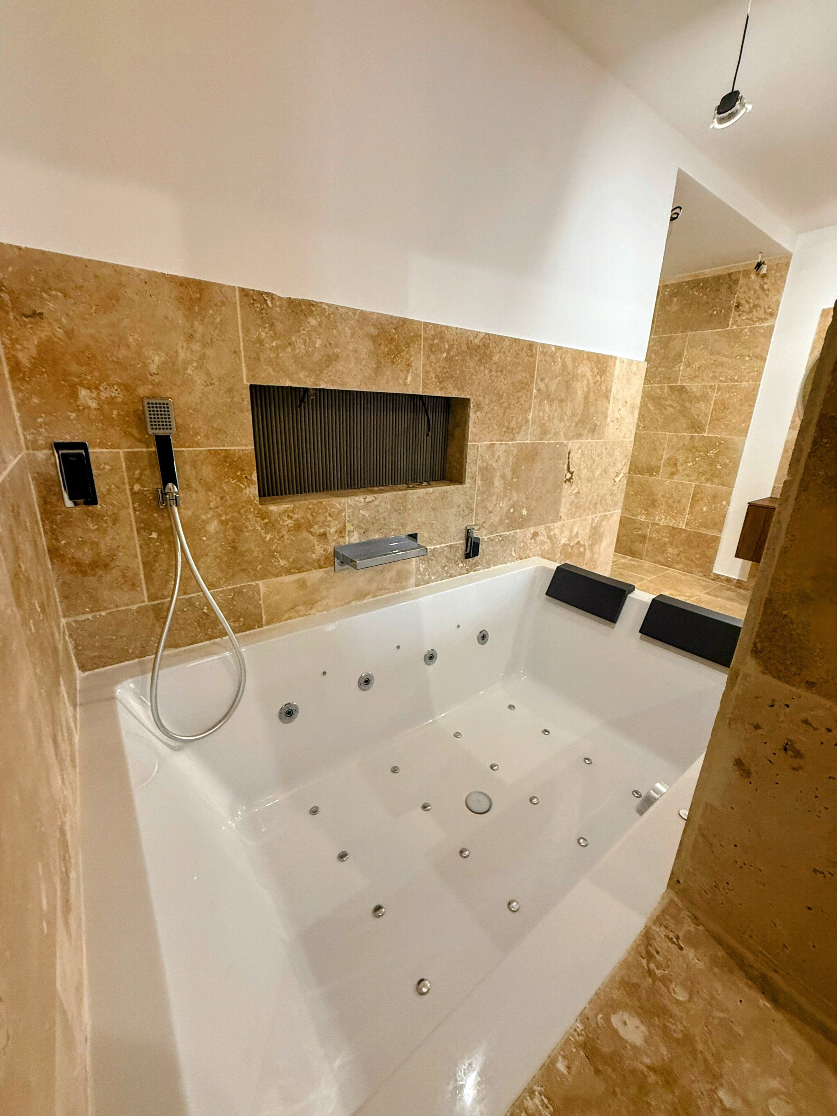 Douche, serviettes fournies