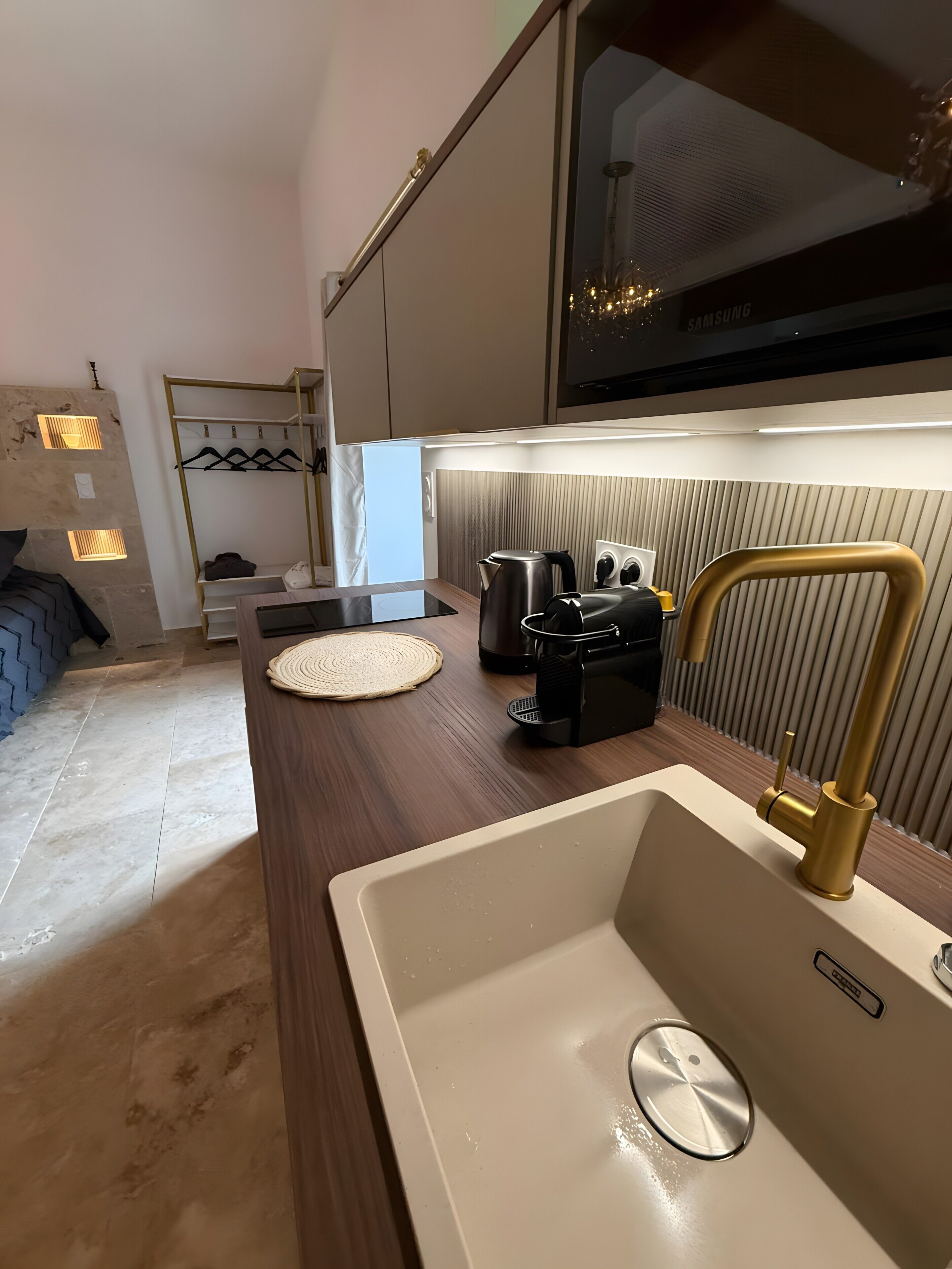 Cooktop, talheres/pratos/utensílios de cozinha