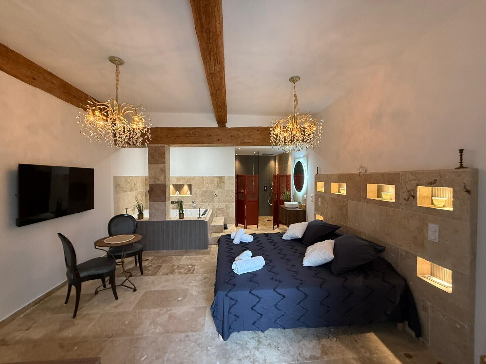 1 quarto, Wi-Fi de cortesia, roupa de cama