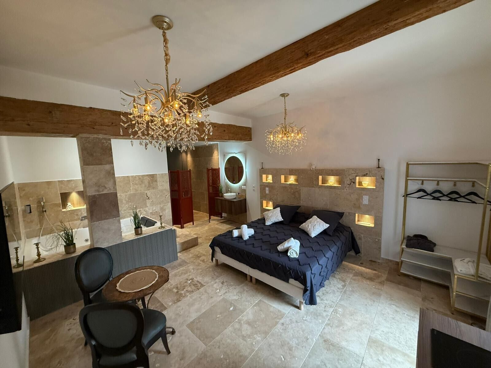 1 quarto, Wi-Fi de cortesia, roupa de cama