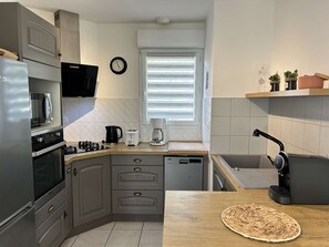 Private kitchen - 1008 - House 5p in a private residence with swimming pool. (PLENEUF VAL ANDRE)