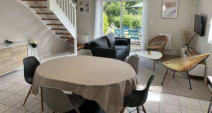 1008 - Maison 5p dans une résidence privée avec piscine.