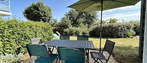 屋外ダイニングエリア