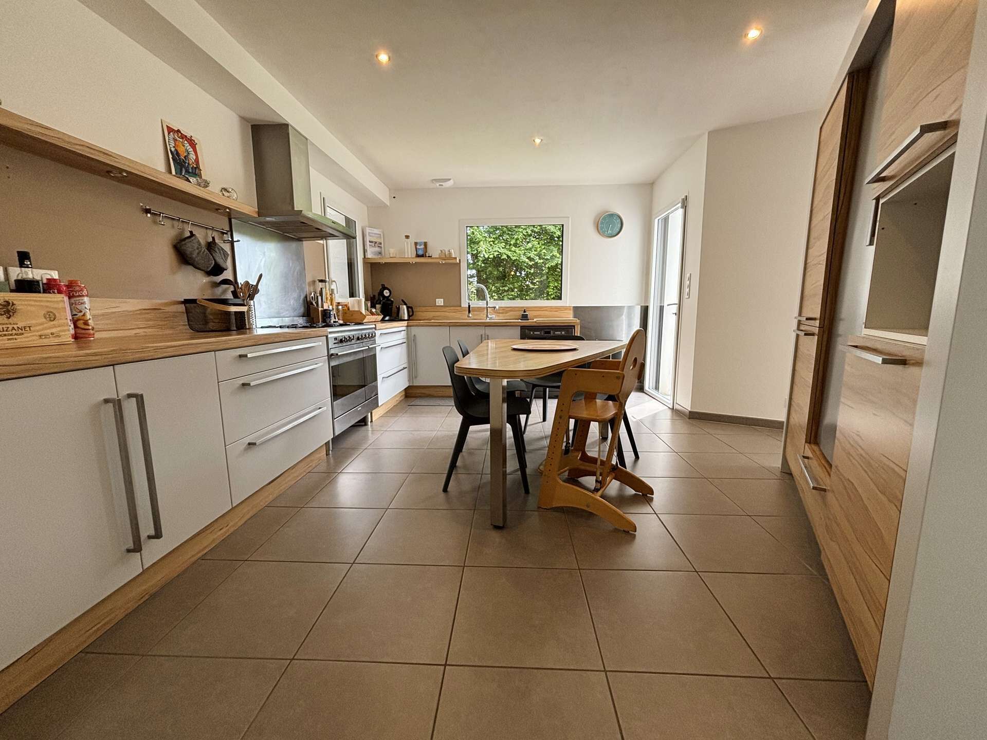 Fridge, oven, dishwasher, toaster