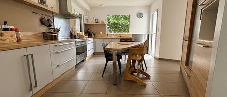 Fridge, oven, dishwasher, toaster